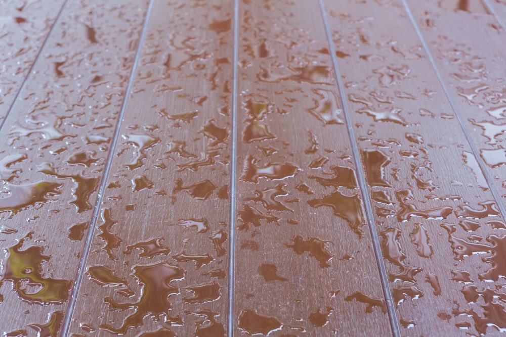 laminato-acqua acqua su pavimento laminato